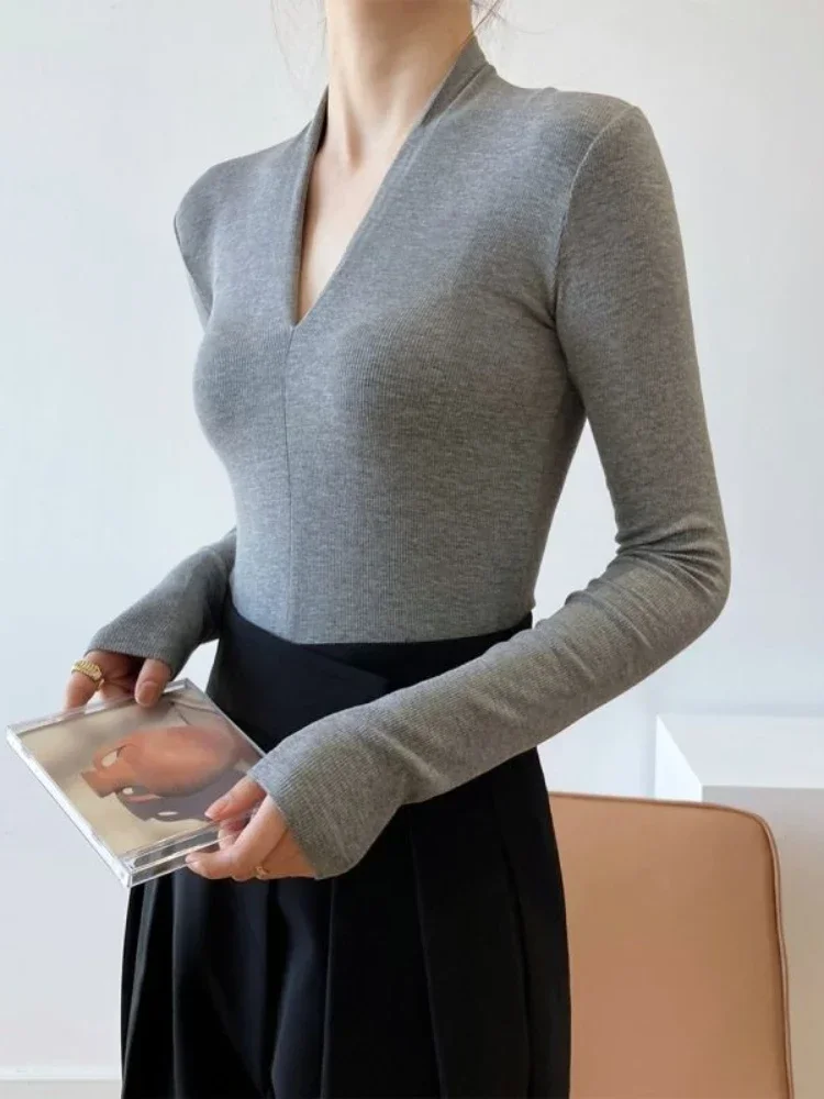 Women Fashion Blouse - Koszule z dekoltem w serek, dopasowane